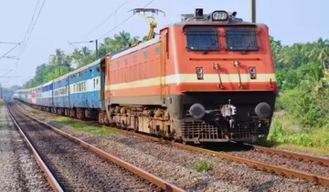 കേരളത്തിലൂടെ സർവീസ് നടത്തുന്ന ട്രെയിനുകളിൽ സ്ലീപ്പർ കോച്ചുകളിൽ റിസർവേഷൻ ഇല്ലാതെ  യാത്ര ചെയ്യാമോ ?