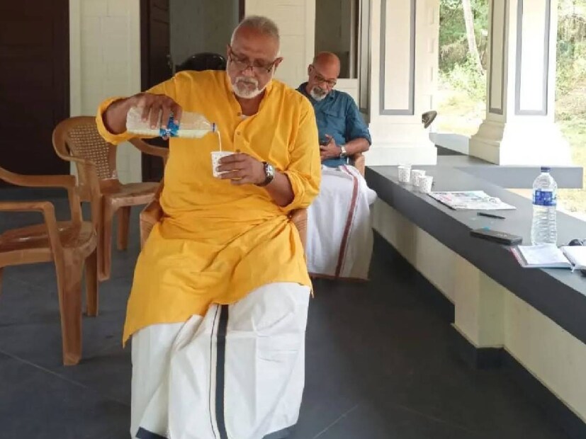  "ഒരു ദിവസം അദ്ദേഹം വിവിധങ്ങളായ ക്യാമറകളെ കുറിച്ച് എന്നോട് സംസാരിച്ചു. രോഗാവസ്ഥയിലും ജീവിതത്തോടുള്ള ആവേശവും കൗതുകവും അദ്ദേഹം നിലനിർത്തി. ഫ്യൂജിയുടെ ക്യാമറ, മനുഷ്യൻ ആദ്യമായി ചന്ദ്രനിൽ കൊണ്ടുപോയ കൈകൊണ്ടു നിർമിച്ച ക്യാമറ തുടങ്ങിയവയെപ്പറ്റി അദ്ദേഹം സംസാരിച്ചു. കുട്ടികളുടേത് എന്നപോലെ കൗതുകം സൂക്ഷിക്കുന്ന ആളാണ് മമ്മൂട്ടി എന്നും ശ്രീരാമൻ. കൃഷിയെ കുറിച്ചും വീട്ടിൽ നട്ടുവളർത്തുന്ന മാറ്റങ്ങളെക്കുറിച്ചും അദ്ദേഹം എന്നോട് സംസാരിച്ചു. അദ്ദേഹം തിരിച്ചുവരും എന്നുറപ്പായിരുന്നു. ഇപ്പോൾ അത് കൂടുതൽ ഉറപ്പായി," ശ്രീരാമൻ കൂട്ടിച്ചേർത്തു