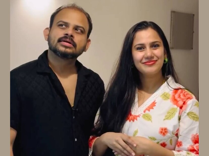 വിജയ് മാധവിന്റെ സംസാര രീതിയും മറ്റും സോഷ്യൽ മീഡിയയിൽ വിമർശനം ഏറ്റുവാങ്ങിയിരുന്നു. ദേവികയ്ക്ക് സംസാരിക്കാൻ അവസരം കൊടുക്കാറില്ല എന്നെല്ലാമാണ് പലർക്കും പരാതി. എന്നിട്ടും യാതൊന്നും എതിർത്തു പറയാതെ മൗനം പാലിക്കുന്ന പ്രകൃതക്കാരിയാണ് ദേവിക എന്നും ചിലർക്ക് വിഷമം. വിജയ് മാധവിനെ ഡിവോഴ്സ് ചെയ്തുകൂടേ എന്നുപോലും ചോദിക്കുന്ന ആൾക്കാരുണ്ട്. ഇത് പറയുന്നവർക്ക് എന്തെളുപ്പം എന്നായിരുന്നു ദേവികാ നമ്പ്യാരുടെ പ്രതികരണം. വിവാഹത്തിനും മുൻപേ ദേവികയുമായി അടിച്ചുപിരിഞ്ഞ രസകരമായ ഒരു സന്ദർഭം ഇപ്പോഴിതാ വിജയ് മാധവ് അവതരിപ്പിക്കുന്നു