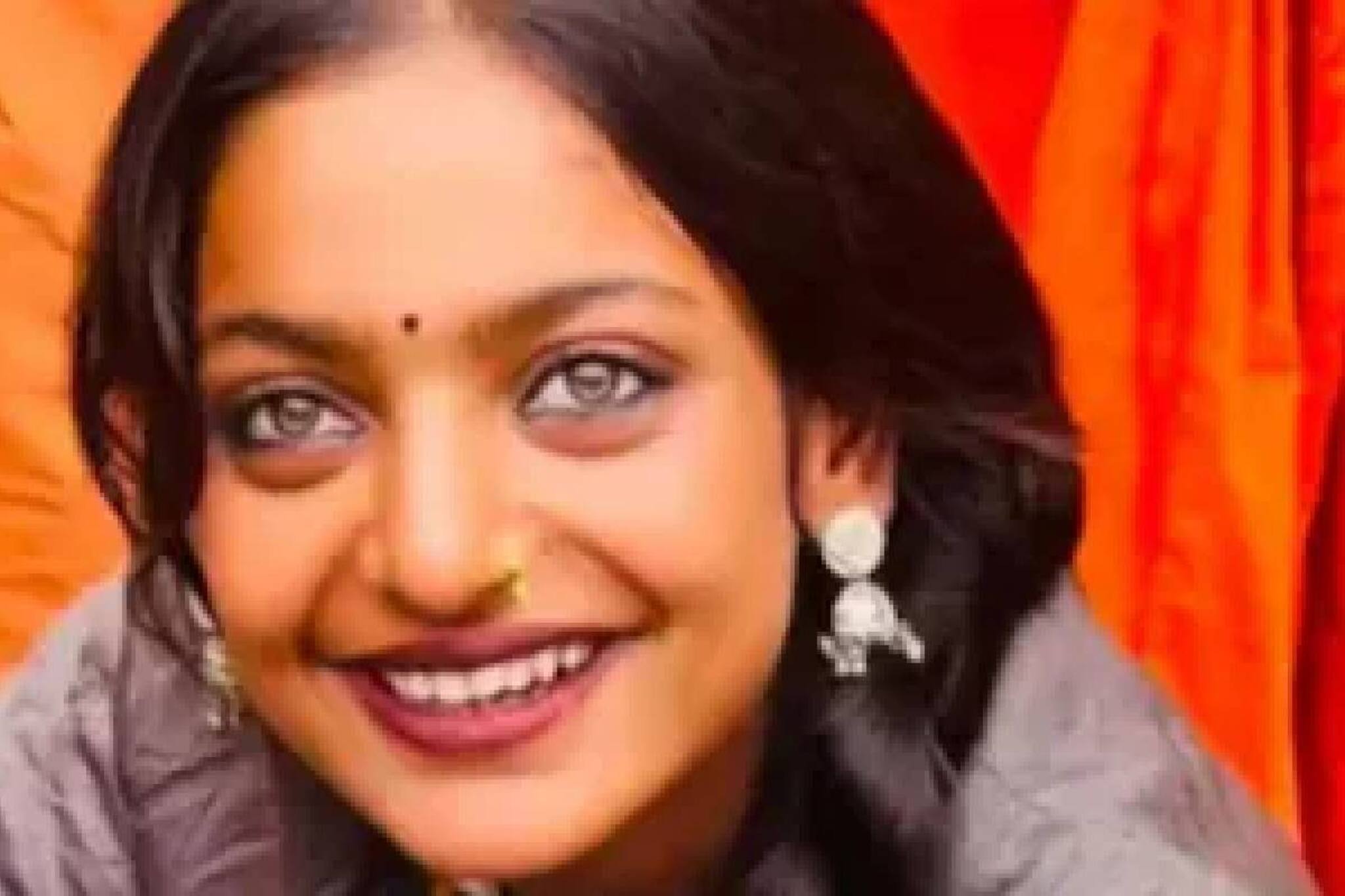 കുംഭമേളയിലൂടെ വൈറലായ മൊണാലിസ മലയാള സിനിമയിൽ; അരങ്ങേറ്റം നടൻ കൈലാഷിന്റെ ഒപ്പം