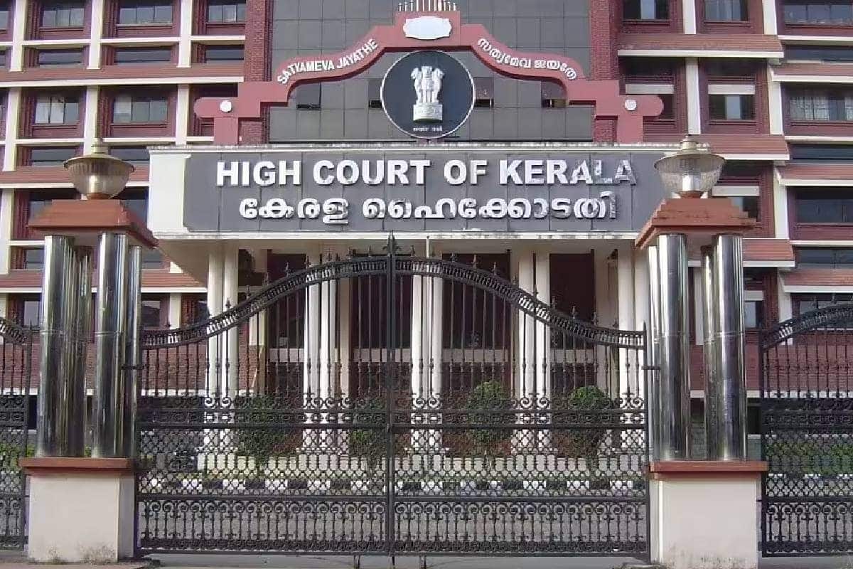 ജീവനക്കാരുടെ വിവരങ്ങൾ ചോർന്ന സംഭവത്തിൽ മുഖ്യമന്ത്രിയുടെ ഓഫീസിനെതിരെ രൂക്ഷ വിമർശനവുമായി ഹൈക്കോടതി
