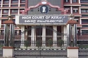 'നഖം വെട്ടാതെയാണോ റോഡ് ടെസ്റ്റിനു വരുന്നത്'; ചോദ്യം സ്ത്രീത്വത്തെ അപമാനിക്കുന്നതല്ലെന്ന് ഹൈക്കോടതി