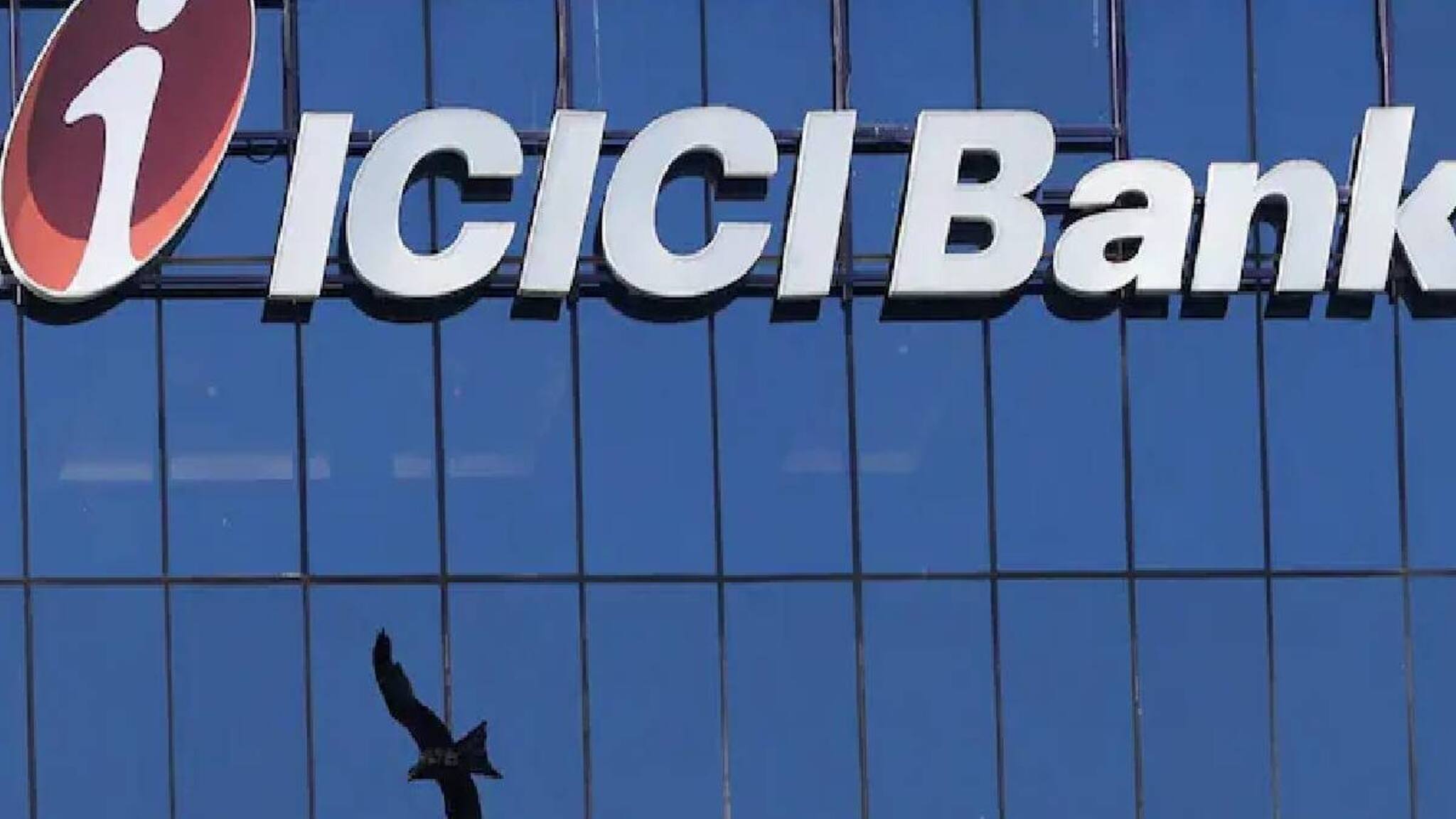 മിനിമം ബാലന്‍സ് ICICI ബാങ്ക് വെട്ടിക്കുറച്ചു; നടപടി പ്രതിഷേധത്തെ തുടര്‍ന്ന്