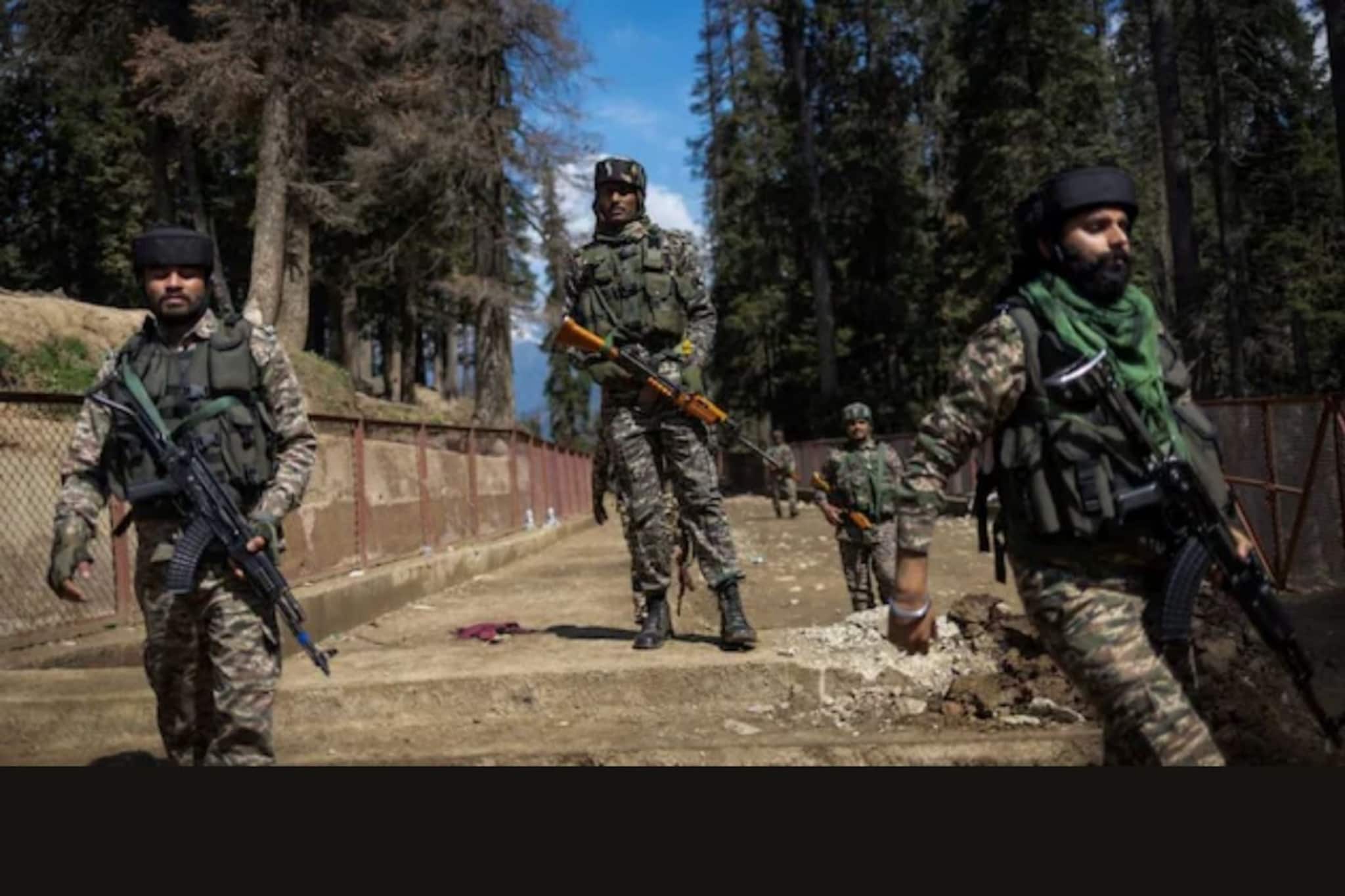 അതിർത്തിയിൽ പാക് സൈന്യം വെടിനിർത്തൽ കരാർ ലംഘിച്ചു, പ്രകോപനമില്ലാതെ വെടിവയ്പ്പ്; സൈന്യം തിരിച്ചടിച്ചു