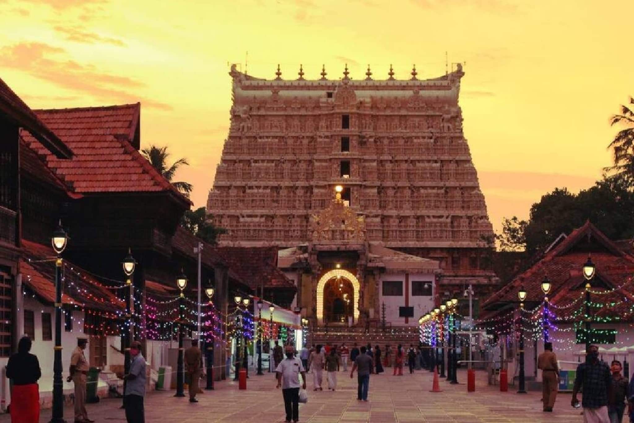 ശ്രീപത്മനാഭസ്വാമിക്ഷേത്രത്തിലെ മുറജപച്ചടങ്ങുകൾക്ക് തുടക്കം; ഇനി വേദമന്ത്രോച്ചാരണത്തിൽ മുഖരിതമായ 56 രാപകലുകൾ ശ്രീപത്മനാഭസ്വാമിക്ഷേത്രത്തിലെ മുറജപച്ചടങ്ങുകൾക്ക് തുടക്കം; ഇനി വേദമന്ത്രോച്ചാരണത്തിൽ മുഖരിതമായ 56 രാപകലുകൾ