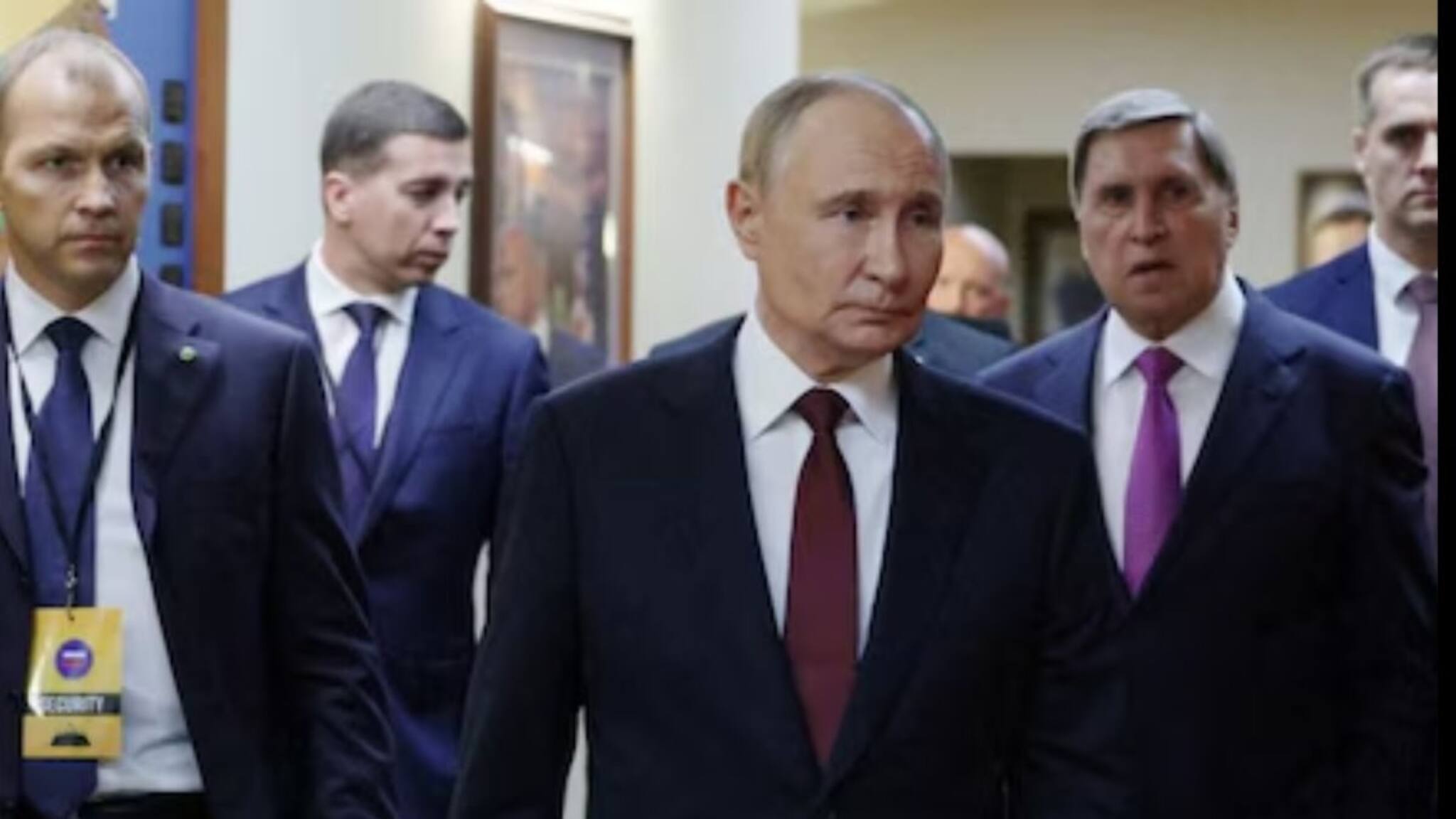 ട്രംപുമായുള്ള കൂടിക്കാഴ്ചയ്‌ക്കെത്തിയ പുടിന്റെ അംഗരക്ഷകർ  വിസർജ്യത്തിനായി സ്യൂട്ട്‌കേസ് കൊണ്ടുവന്നത് എന്തിന്?