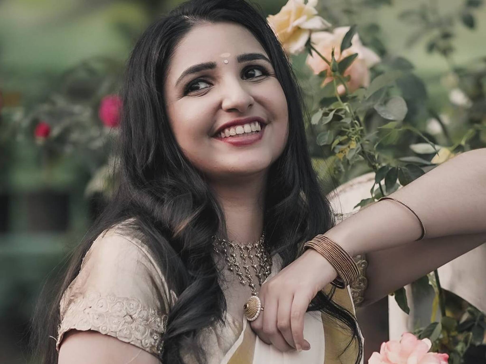 'നീ പുറത്തു വരൂ, വേദനകൾ സധൈര്യം പറയൂ, കരയേണ്ടത് വേട്ടക്കാരൻ'യുവതിയോട് നടി റിനി ആൻ ജോർജ്