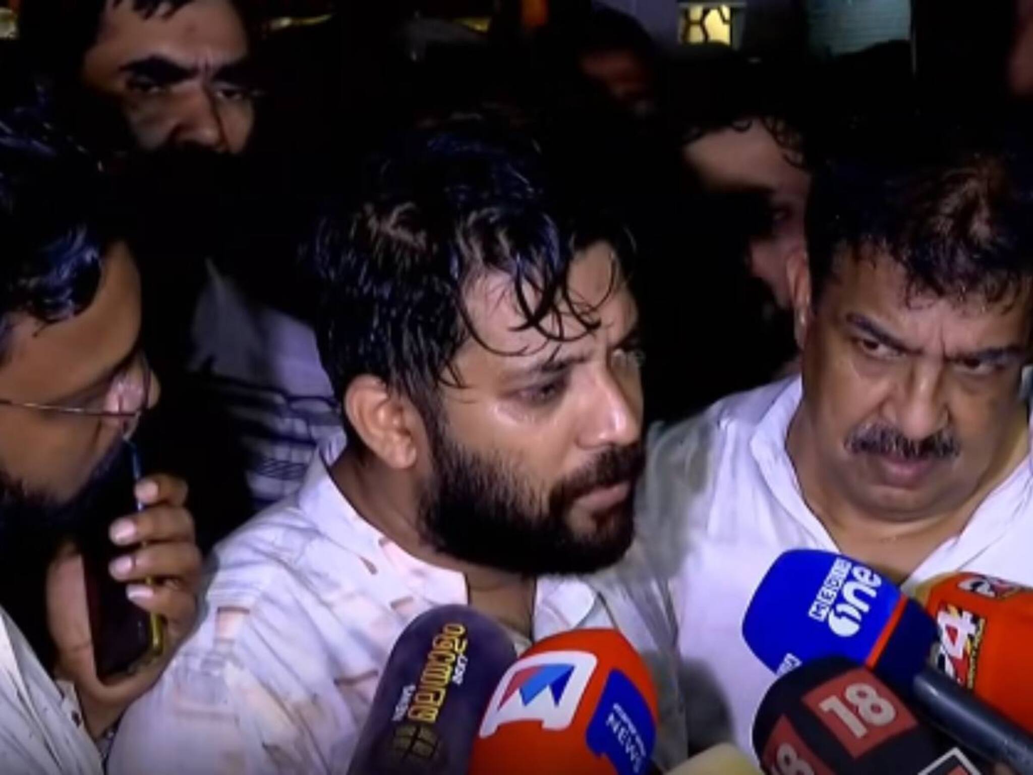 'വടകര അങ്ങാടിയിൽ നടക്കാൻ ആരുടെയും സ്പെഷ്യൽ പെർമിഷന്റെ ആവശ്യം ഇല്ല; ഭീഷണിയ്ക്ക് മുൻപിൽ മുട്ടുമടക്കില്ല’ ഷാഫി പറമ്പിൽ