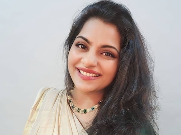 താരാ ടോജോ അലക്സ്