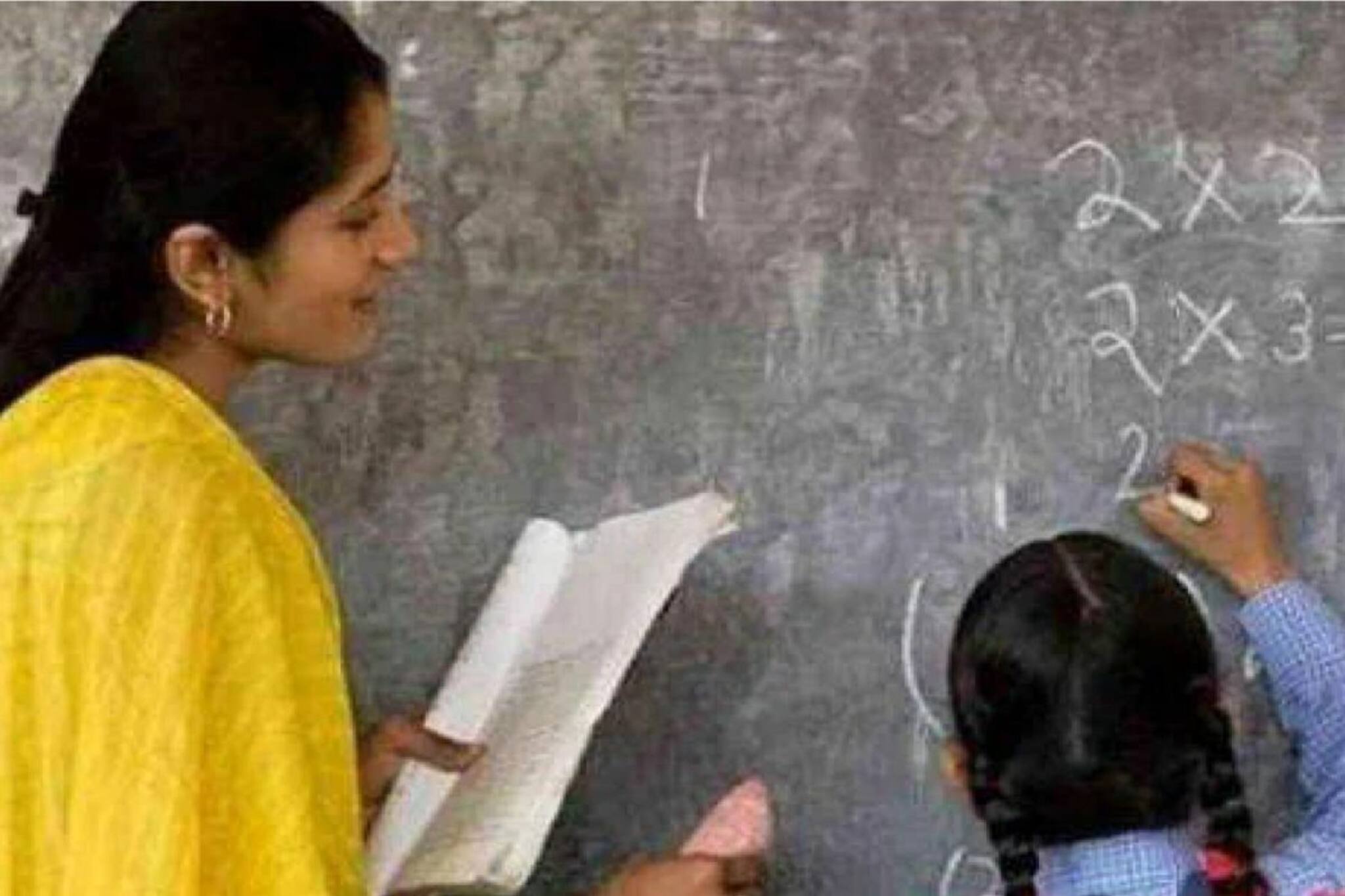 പ്രൈമറി സ്കൂൾ അധ്യാപകരാകാൻ ഡിപ്ലോമ ഇൻ എലമെന്ററി എജുക്കേഷൻ