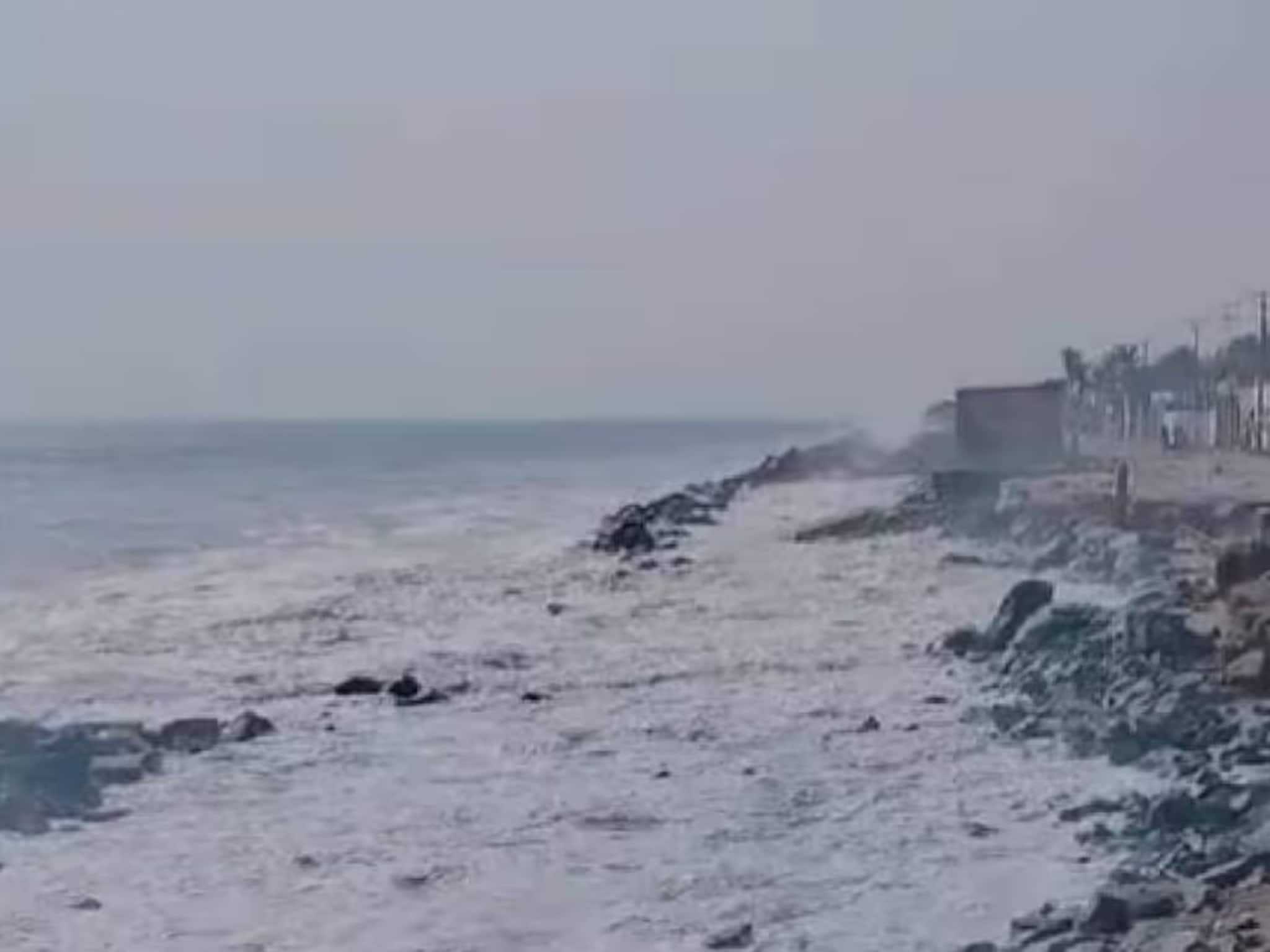 Kerala Weather Update | കള്ളക്കടൽ ജാ​​ഗ്രതാ നിർദേശം; ഇടിമിന്നലോടു കൂടിയ മഴയ്ക്ക് സാധ്യത