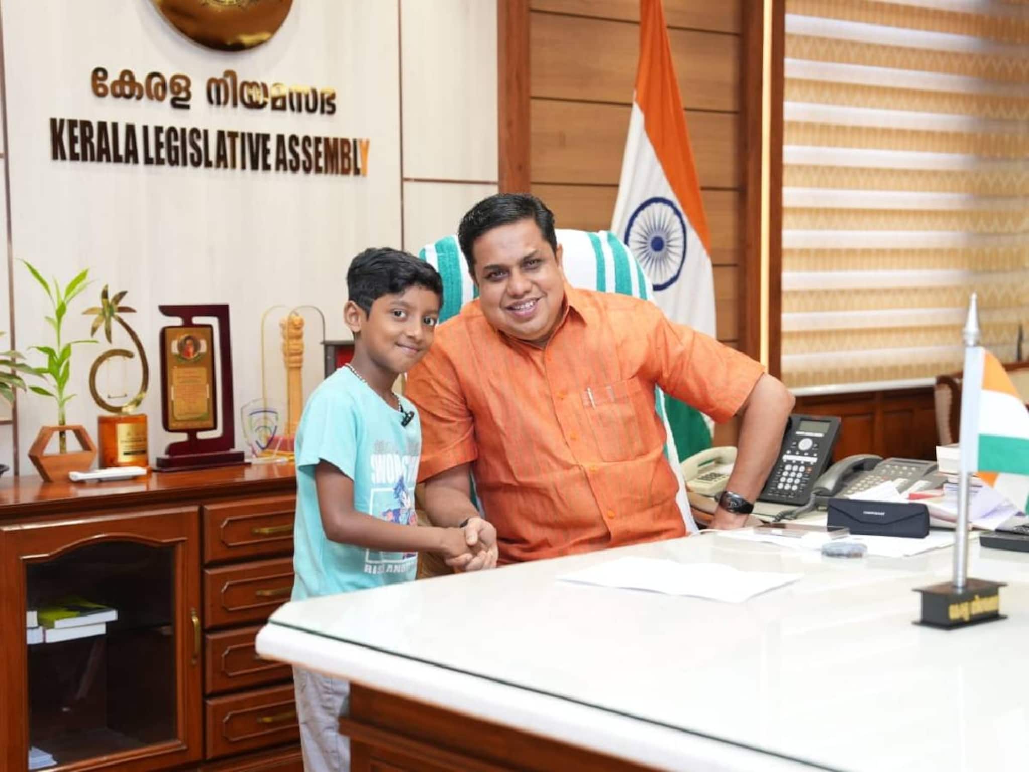 'ജയിച്ചവർ തോറ്റവരെ കളിയാക്കരുത്'; 'സ്പൂണും നാരങ്ങയും' കളിക്ക് നിയമാവലി തയ്യാറാക്കിയ മൂന്നാം ക്ലാസുകാരൻ നിയമസഭയുടെ അതിഥി