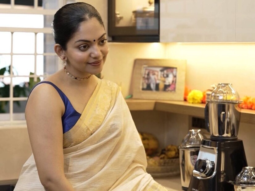മറ്റൊരു ട്രിപ്പിനിടയിലാണ് അഹാനയ്ക്ക് ആഭരണം നഷ്‌ടപ്പെട്ടത്‌. ആംസ്റ്റർഡാമിൽ വച്ചായിരുന്നു അത് സംഭവിച്ചത്. യൂറോപ്യൻ രാജ്യങ്ങൾ സന്ദർശിക്കുന്നതിനിടെയാണ് സംഭവം. നമ്മുടെ നാട്ടിൽ സധൈര്യം യാത്രകളും സന്ദർശനങ്ങളും നടത്തുന്ന താരകുടുംബം, പക്ഷേ വിദേശരാജ്യങ്ങളിൽ ഇവിടുത്തേക്കാളേറെ സൂക്ഷിക്കേണ്ടതുണ്ട് എന്ന അഭിപ്രായക്കാരാണ്. അഹാനയ്ക്ക് തന്റെ കയ്യിൽ നിന്നും പോയത് ഒന്നും രണ്ടും രൂപയല്ല, ആറ് ലക്ഷം രൂപ വിലവരുന്ന ഡയമണ്ട് ആഭരണമായിരുന്നു. അതേപ്പറ്റി ഒരു ചോദ്യത്തിനുള്ള മറുപടിയായി സിന്ധു വിശദീകരണം നൽകി