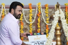 Drishyam | ദാദാസാഹേബ് ഫാൽക്കെ വാങ്ങും മുൻപേ മോഹൻലാലിന് പൂച്ചെണ്ട് നീട്ടി ദൃശ്യം 3 ടീം; പൂജാ ചടങ്ങിന്റെ വിശേഷങ്ങൾ