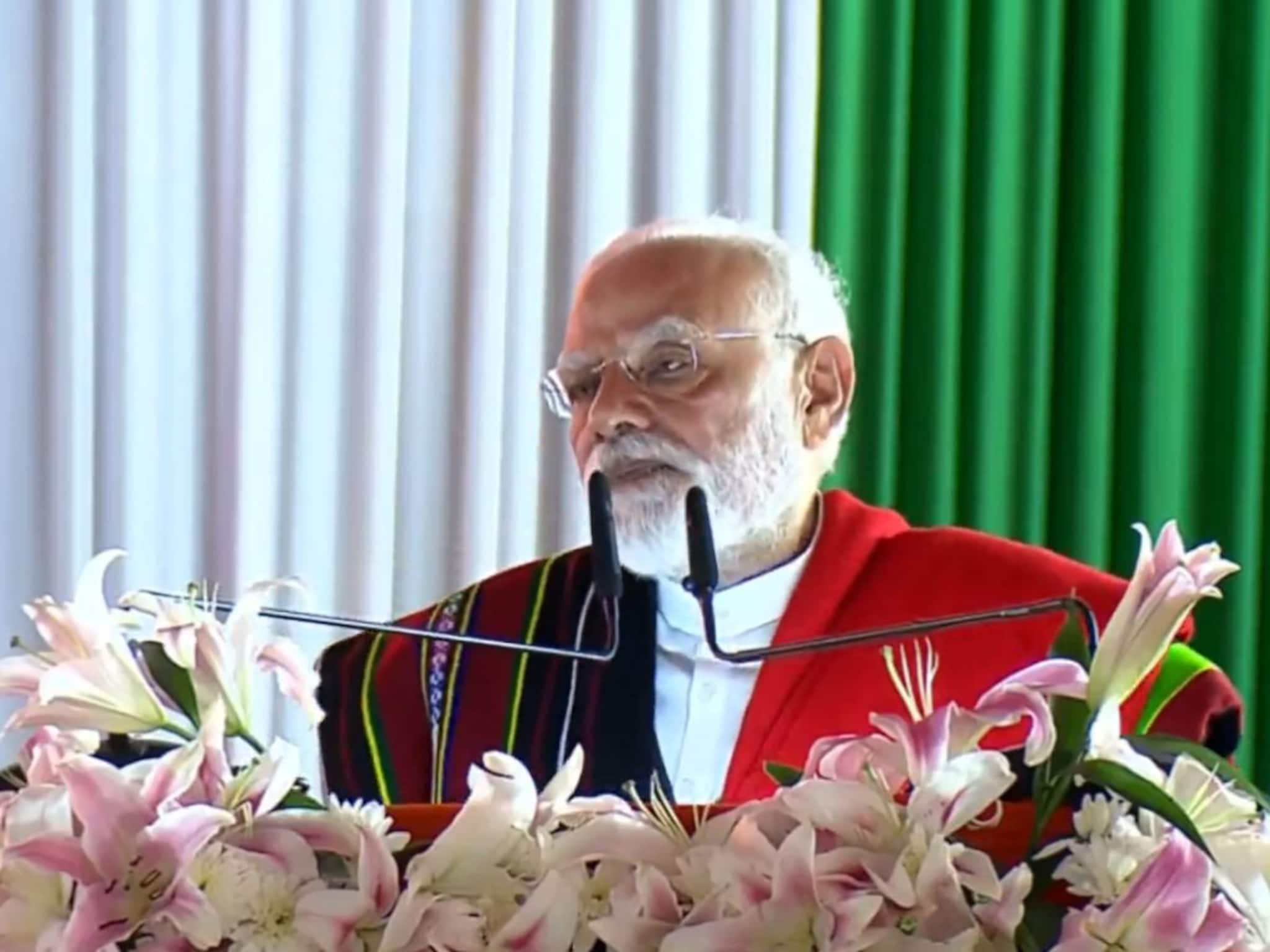 'പുരോഗതിക്ക് സമാധാനം പരമപ്രധാനം; ഇനി പ്രത്യാശയുടെ നാളുകൾ':  പ്രധാനമന്ത്രി മോദി മണിപ്പൂരിൽ