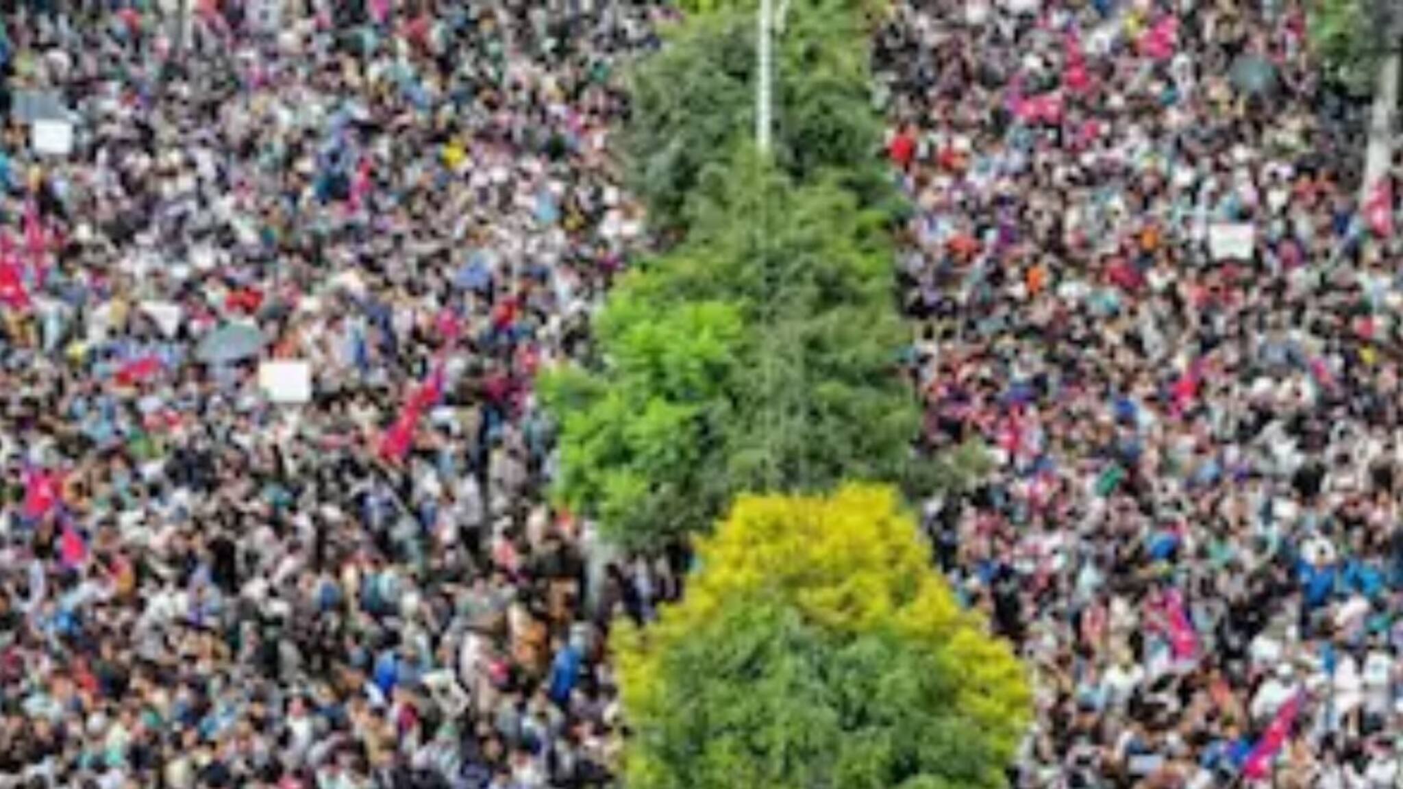 ജെൻ സി പ്രക്ഷോഭത്തിന് മുന്നിൽ മുട്ടുമടക്കി നേപ്പാൾ സ‍ർക്കാ‍ർ; സോഷ്യൽ മീഡിയ സൈറ്റുകൾ പുനഃസ്ഥാപിച്ചു