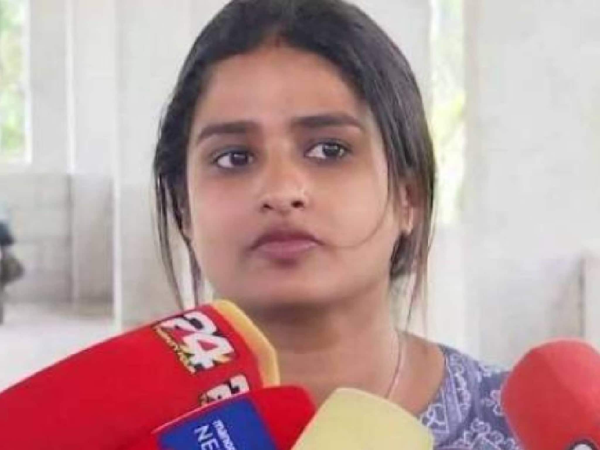 വയനാട്ടിൽ ജീവനൊടുക്കിയ കോൺഗ്രസ് നേതാവ് വിജയന്റെ മരുമകൾ പത്മജ ജീവനൊടുക്കാൻ ശ്രമിച്ചു