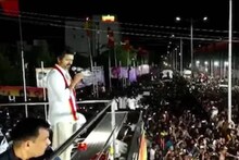 നടൻ വിജയ്‌യുടെ റാലിയിലെ തിക്കിലും തിരക്കിലും പെട്ട് 8 കുട്ടികളും 16 സ്ത്രീകളടക്കം 39 പേർ മരിച്ചു