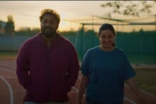 സ്‌ക്രീനിൽ ധ്യാൻ ശ്രീനിവാസൻ, രേവതി; ‘ഓടും കുതിര ചാടും കുതിരയിലെ 'മനമോഹിനി' ഗാനം കേൾക്കാം