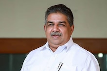 മന്ത്രി സജി ചെറിയാന്റെ ഔദ്യോഗിക കാറിന്റെ ടയർ ഓടിക്കൊണ്ടിരിക്കെ ഊരിതെറിച്ചു; സംഭവത്തിൽ അസ്വഭാവികതയെന്ന് മന്ത്രി