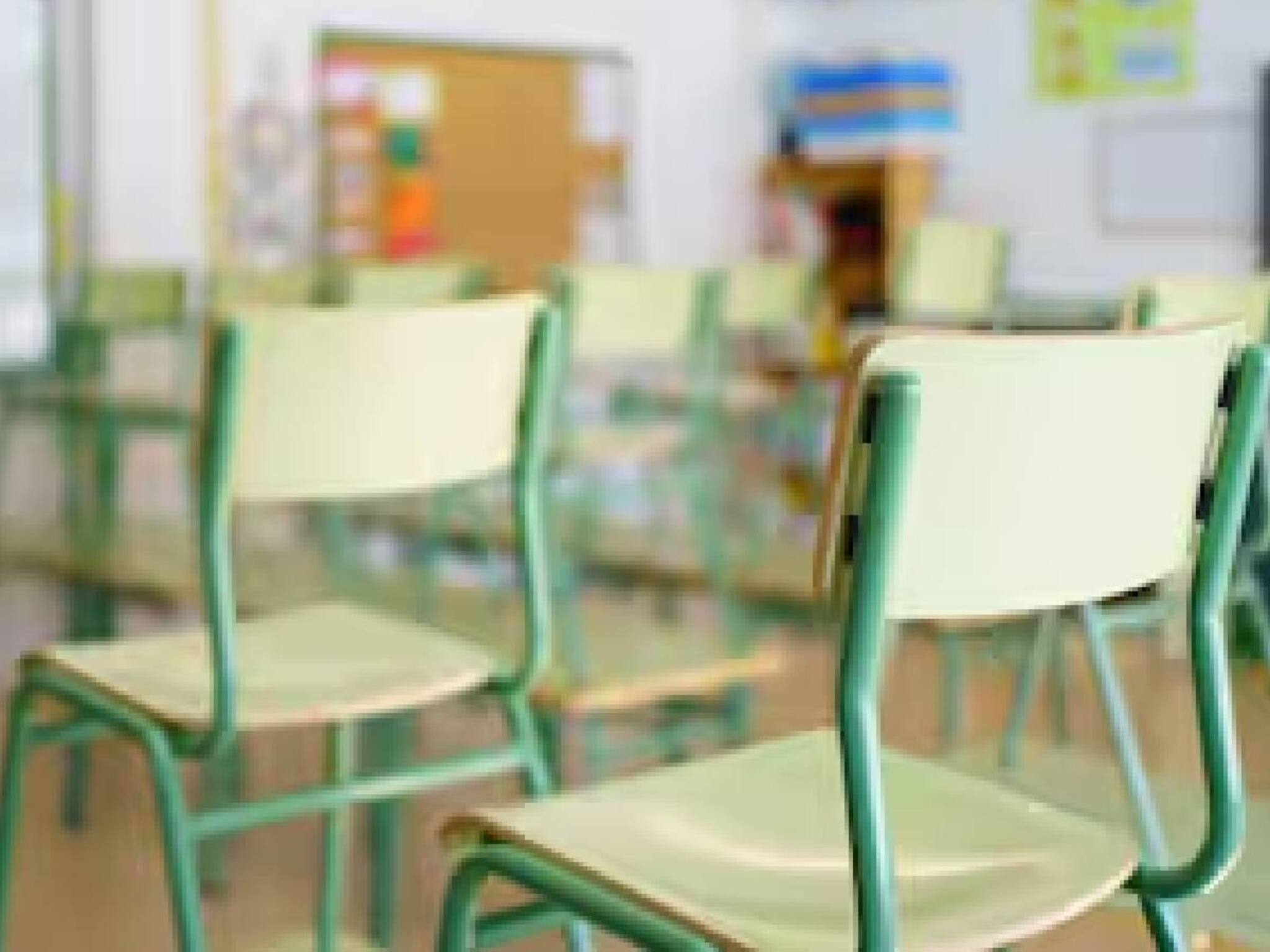 ഗുജറാത്തിൽ സ്‌കൂള്‍ വിദ്യാര്‍ഥികളുടെ ബാഗില്‍ മദ്യവും കോണ്ടവും; പിള്ളേരല്ലേ, വളരുന്ന പ്രായമല്ലേ വിട്ടുകളയെന്ന് മാതാപിതാക്കള്‍