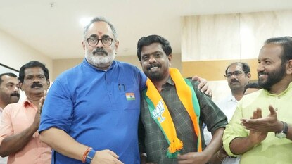 ജെ അരുൺ ബാബുവിനെ രാജീവ് ചന്ദ്രശേഖർ ഷാളണിയിച്ച് സ്വീകരിക്കുന്നു ജെ അരുൺ ബാബുവിനെ രാജീവ് ചന്ദ്രശേഖർ ഷാളണിയിച്ച് സ്വീകരിക്കുന്നു