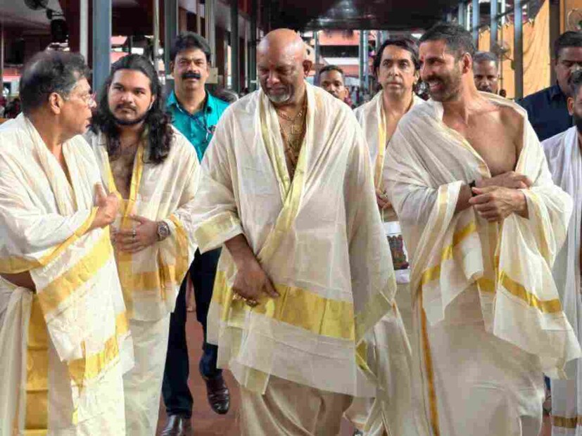 actor akshay kumar offers prayers at guruvayur temple 