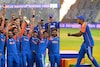 സാങ്കൽപ്പിക കപ്പുമായി രോഹിതിന്റെ ലോകകപ്പ് വിജയാഘോഷം അനുകരിച്ച് സൂര്യകുമാർ യാദവും സംഘവും; വൈറൽ