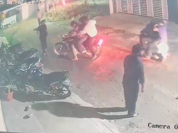 മലപ്പുറം സ്വദേശിയായ മുഹമ്മദ് സാബിത്തിനാണ് കുത്തേറ്റത്