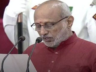 സി പി രാധാകൃഷ്ണൻ സത്യപ്രതിജ്ഞ ചെയ്യുന്നു