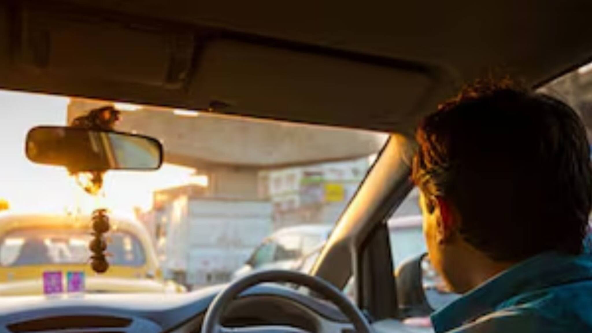 മറന്നുവെച്ച രണ്ട് ലക്ഷം രൂപയുടെ മാക്ബുക്ക് തിരികെ നല്‍കി കാബ് ഡ്രൈവർ; 500 രൂപയുടെ പാരിതോഷികവും നിരസിച്ചു