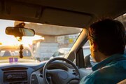 മറന്നുവെച്ച രണ്ട് ലക്ഷം രൂപയുടെ മാക്ബുക്ക് തിരികെ നല്‍കി കാബ് ഡ്രൈവർ; 500 രൂപയുടെ പാരിതോഷികവും നിരസിച്ചു