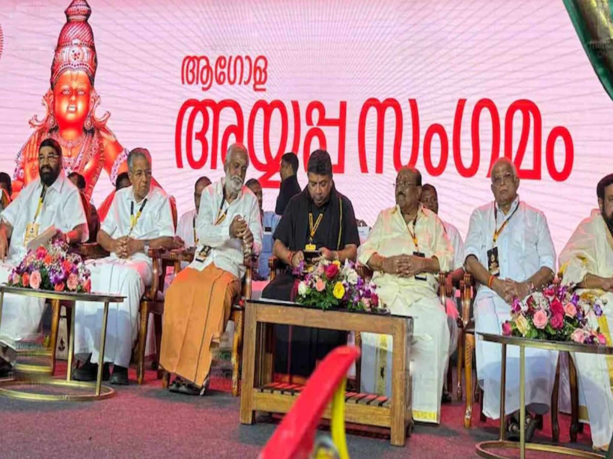 ആ​ഗോള അയ്യപ്പസം​ഗമം; മുഖ്യമന്ത്രിക്കൊപ്പം കാറിൽ വെള്ളാപ്പള്ളി നടേശനും; ആശംസയുമായി യോ​ഗി