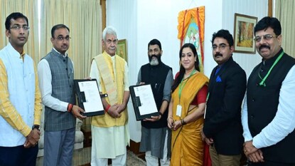 ജമ്മുകാശ്മീർ സർക്കാർ എച്ച്. ആർ. ഡി. എസ്. ഇന്ത്യയുമായി ധാരണാപത്രം ഒപ്പുവച്ചു. ജമ്മുകാശ്മീർ സർക്കാർ എച്ച്. ആർ. ഡി. എസ്. ഇന്ത്യയുമായി ധാരണാപത്രം ഒപ്പുവച്ചു.