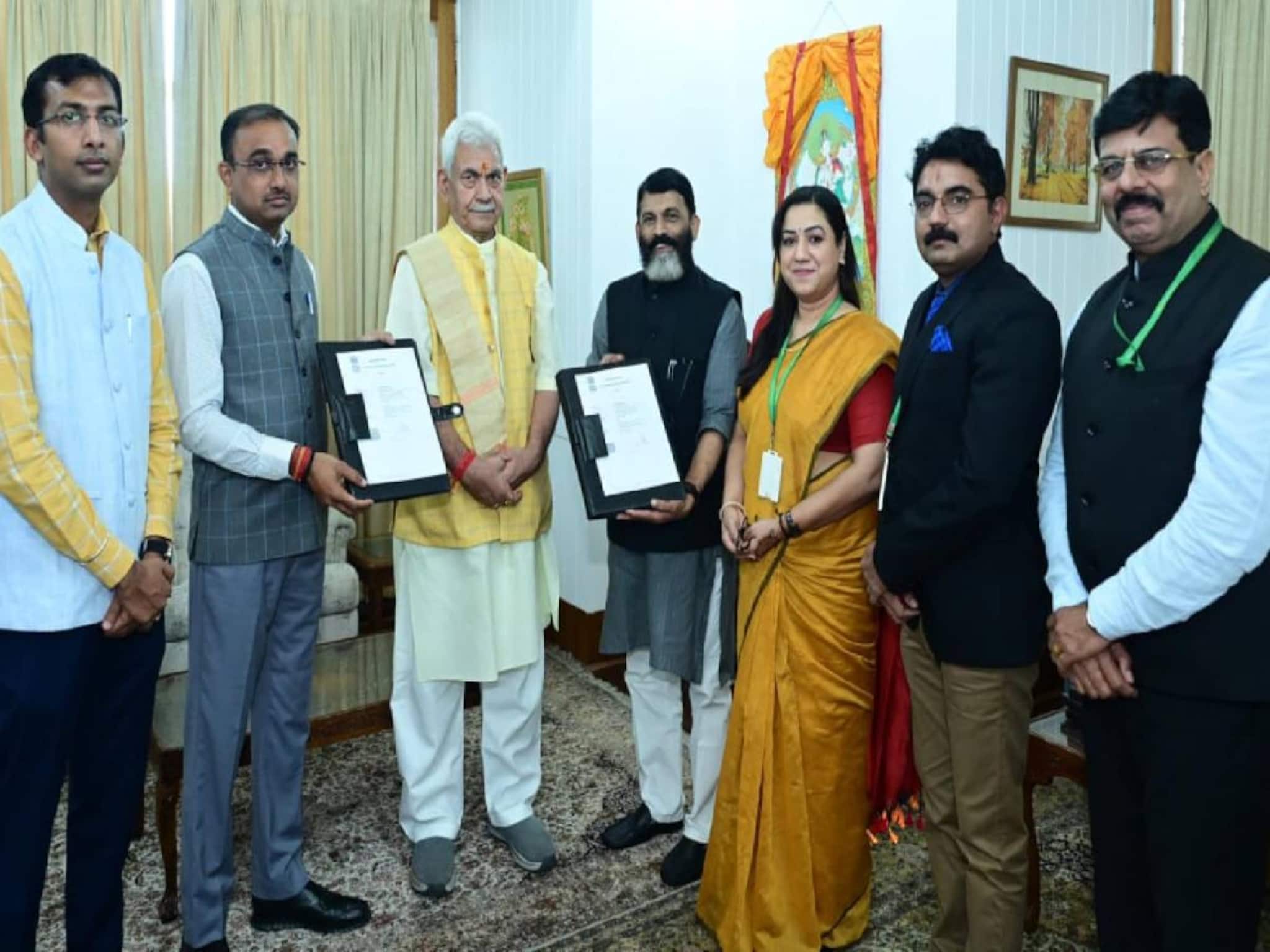 പഹൽഗാം ഭീകരാക്രമണ ഇരകൾക്ക് സൗജന്യമായി 1500 സ്മാർട്ട് വീടുകൾ; ജമ്മുകശ്മീർ സർക്കാരുമായി HRDS ധാരണാപത്രം