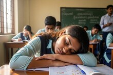 രാത്രി ഹൃദ്രോഗിയായ അമ്മയെ ശുശ്രൂഷിച്ച് ക്ലാസ് മുറിയിലുറങ്ങിയ വിദ്യാര്‍ത്ഥിനിയെ അധ്യാപിക തലയ്ക്കടിച്ചതായി പരാതി