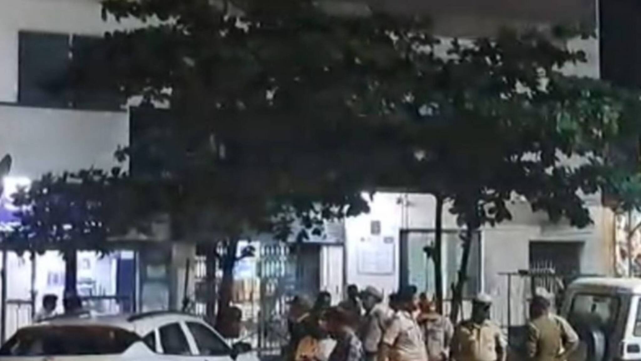 കർണാടകയിൽ എസ്ബിഐ ബാങ്കിൽ വൻകൊള്ള: 59 കിലോ സ്വർണവും 8 കോടി രൂപയും കവർന്നു; കവർച്ചാസംഘത്തിനായി തിരച്ചിൽ ഊർജിതം