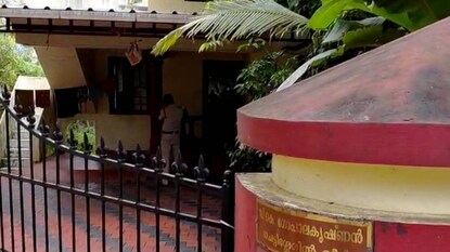 ഈ ഫോണിൽ നിന്നാണോ പോസ്റ്റ് ഇട്ടതെന്ന് സാങ്കേതിക പരിശോധനകളിലൂടെ ഉറപ്പുവരുത്തുമെന്ന് പൊലീസ് അറിയിച്ചു ഈ ഫോണിൽ നിന്നാണോ പോസ്റ്റ് ഇട്ടതെന്ന് സാങ്കേതിക പരിശോധനകളിലൂടെ ഉറപ്പുവരുത്തുമെന്ന് പൊലീസ് അറിയിച്ചു