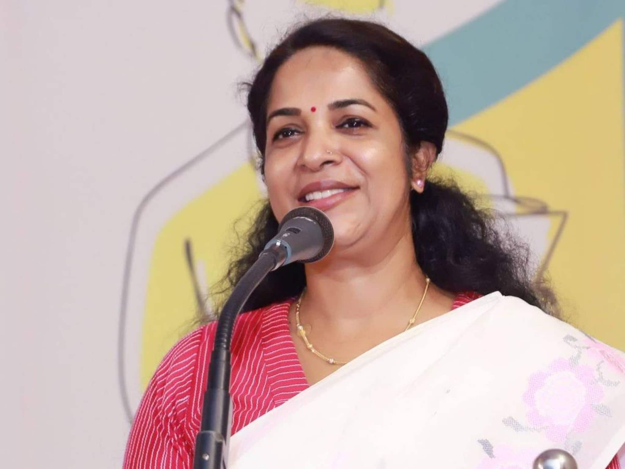 ഷൈൻ ടീച്ചർ മുഖ്യമന്ത്രിക്കും ഡിജിപിക്കും പരാതി നൽകി; അപവാദ പ്രചാരണത്തിന് പിന്നിൽ കോൺഗ്രസെന്ന് സിപിഎം