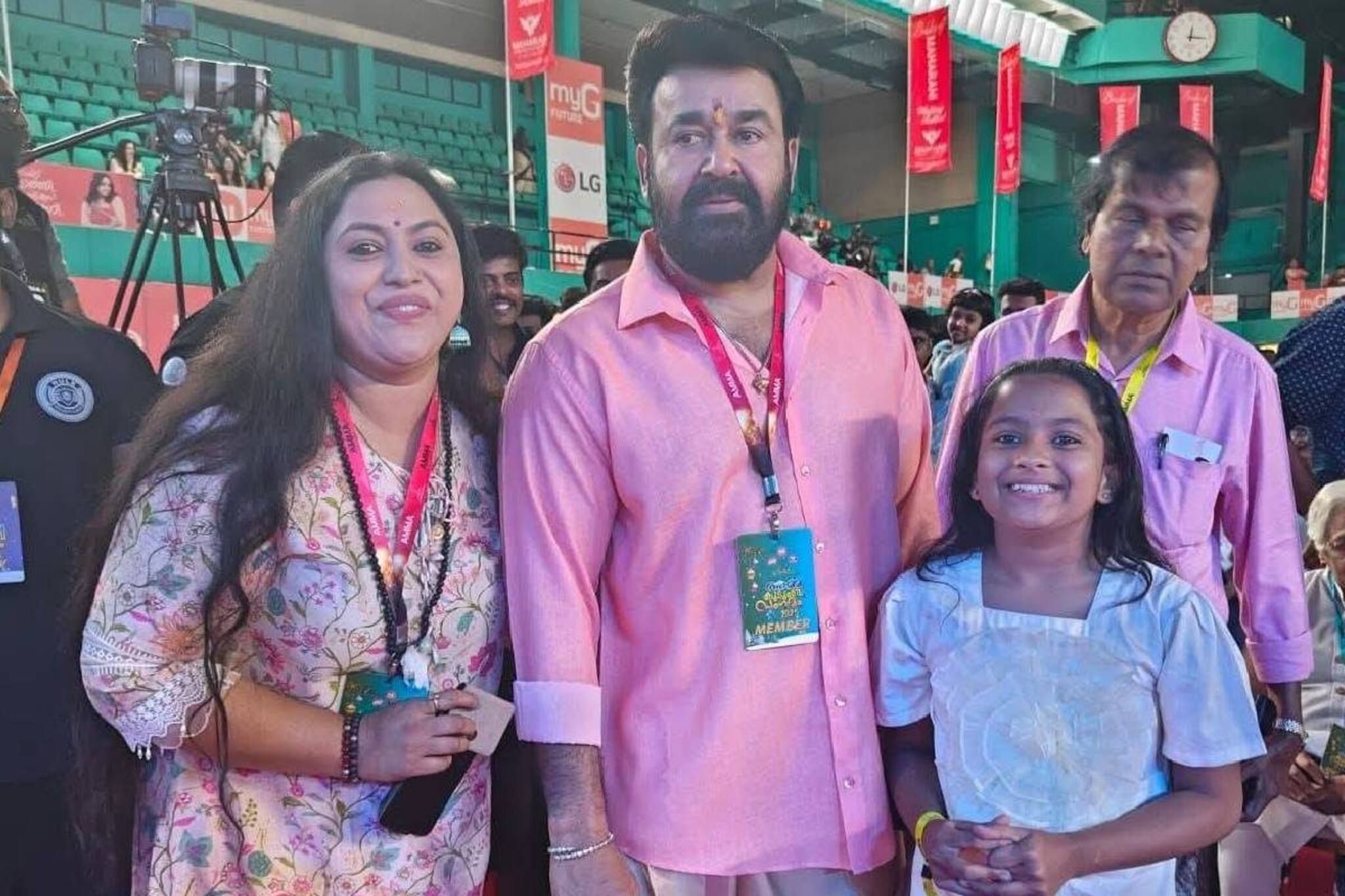 'മോഹൻലാൽ വെട്ടിക്കളഞ്ഞ നഖം പോലും ഞാൻ സൂക്ഷിച്ചു വച്ചു'; ലക്ഷ്മി പ്രിയ