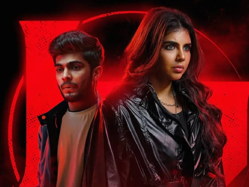 അന്താരാഷ്ട്ര ചിത്രങ്ങളോട് കിടപിടിക്കുന്ന മേക്കിങ് മികവ് കൊണ്ടും പ്രേക്ഷകർ ഇതുവരെ കാണാത്ത  അവതരണ ശൈലി കൊണ്ടും മലയാള സിനിമയിലെ നാഴികക്കല്ലായി ചിത്രം മാറി. 'ലോക' കേരളത്തിൽ വമ്പൻ റിലീസായി എത്തിച്ചതും ദുൽഖർ സൽമാൻ്റെ വേഫെറർ ഫിലിംസ് ആണ്. ചിത്രത്തിന്റെ വൻ വിജയം ആഘോഷിച്ചു കൊണ്ടാണ് ഇൻഡസ്ട്രി ഹിറ്റ് ആയ ലോകയുടെ സക്സസ്സ് ട്രെയ്‌ലർ പുറത്തിറക്കിയത്