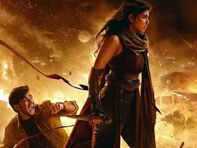 അഞ്ച് ഭാഗങ്ങൾ ഉള്ള ഒരു വമ്പൻ ഫാന്റസി സിനിമാറ്റിക് യൂണിവേഴ്സിലെ ആദ്യ ഭാഗമായി എത്തിയ ഈ ബിഗ് ബഡ്ജറ്റ് ചിത്രത്തിൽ കല്യാണി, നസ്‌ലെൻ എന്നിവർക്കൊപ്പം ചന്തു സലിംകുമാർ, അരുൺ കുര്യൻ, ശരത് സഭ, നിഷാന്ത് സാഗർ, വിജയരാഘവൻ  എന്നിവരും നിർണ്ണായക വേഷങ്ങൾ ചെയ്തു. ഇവർക്കൊപ്പം  ദുൽഖർ സൽമാൻ, ടോവിനോ തോമസ് എന്നിവരുടെ അതിഥി വേഷവും ചിത്രത്തിന്റെ ഹൈലൈറ്റായി മാറി
