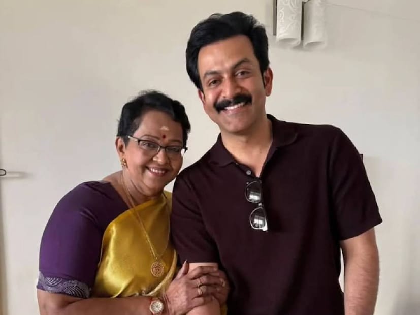 ദമ്പതികൾക്ക് രണ്ടു മക്കൾ പ്രാർത്ഥനയുംൽ നക്ഷത്രയും. എന്നാൽ രണ്ടാമത്തെ മകനായ പൃഥ്വിരാജ് സുകുമാരൻ തന്റെ പങ്കാളിയെ കണ്ടെത്തിയത് മാധ്യമ മേഖലയിൽ നിന്നായിരുന്നു. ഇംഗ്ലീഷ് ദൃശ്യമാധ്യമപ്രവർത്തകയായ സുപ്രിയാ മേനോൻ പൃഥ്വിരാജിന്റെ ഭാര്യയായി മാറി. പാലക്കാട്ടെ ഒരു സാധാരണ കുടുംബത്തിലെ അംഗമാണ് സുപ്രിയ മേനോൻ. എങ്ങനെ നോക്കിയാലും വിദ്യാഭ്യാസത്തിന്റെ കാര്യത്തിൽ വളരെ മുൻപന്തിയിൽ നിൽക്കുന്ന കുടുംബമാണ് മല്ലികയുടെയും സുകുമാരന്റെയും. സിനിമയിൽ വരുന്നതിനു മുൻപ് സുകുമാരൻ ഇംഗ്ലീഷ് ഭാഷാ പ്രൊഫസർ ആയിരുന്നു (തുടർന്ന് വായിക്കുക)