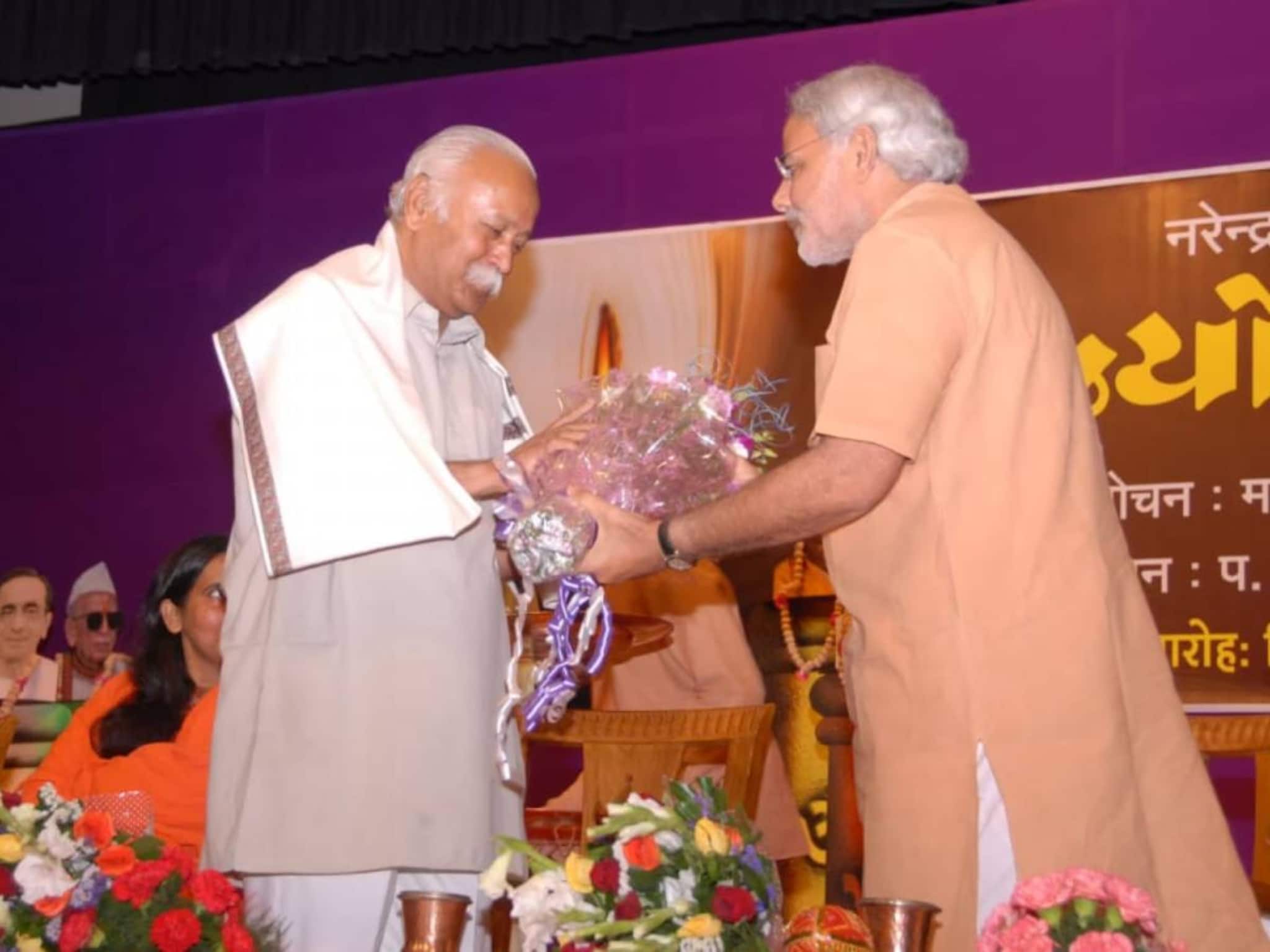 മോഹൻ‌ ഭാഗവത് 'വധുധൈവ കുടുംബക'ത്തിന്റെ ജീവിക്കുന്ന ഉദാഹരണം: ആർഎസ്എസ് മേധാവിയെ കുറിച്ച് നരേന്ദ്ര മോദി