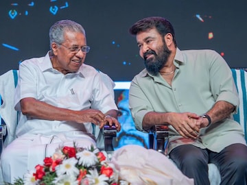 മുഖ്യമന്ത്രി പിണറായി വിജയനും മോഹൻലാലും (File Photo)