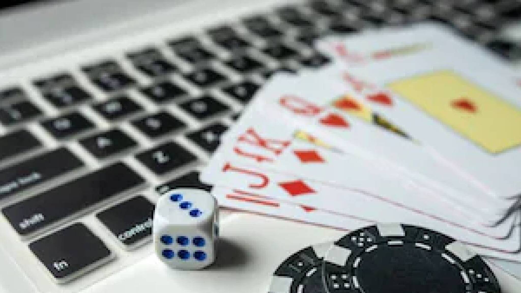 പ്ലസ്ടുവിന് 55 ശതമാനം മാര്‍ക്ക് നേടി; 25 ലക്ഷം രൂപയുടെ ജോലിയുണ്ടെന്ന് നുണ പറഞ്ഞു; ഇപ്പോള്‍ 33 ലക്ഷം രൂപ കടം