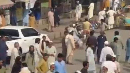 ആക്രമണത്തിനെതിരെ ജനങ്ങൾ പ്രതിഷേധിക്കുന്നു ആക്രമണത്തിനെതിരെ ജനങ്ങൾ പ്രതിഷേധിക്കുന്നു