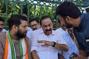 രാഹുൽ മാങ്കൂട്ടത്തിലിനെതിരായ നിലപാടിൽ വി ഡി സതീശനെതിരെ കടുത്ത സൈബർ ആക്രമണം; ഒഴിഞ്ഞു നിന്ന് മറ്റു നേതാക്കൾ