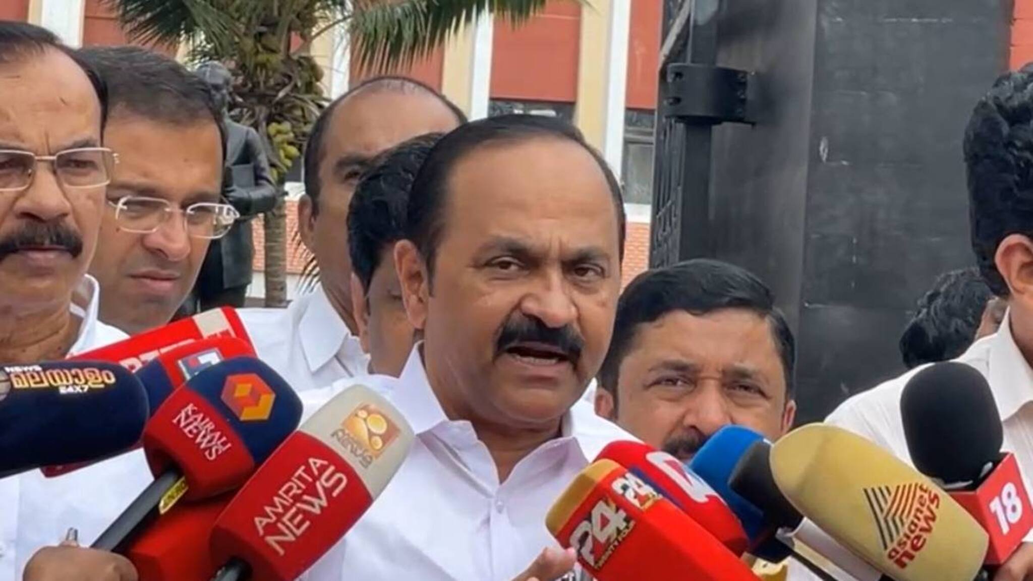 'കുറ്റ്യാടിയിലേത് കുടുംബകാര്യം മാത്രം, ജാഥയെ തകർക്കാൻ കള്ളം പ്രചരിപ്പിക്കുന്നു': വി.ഡി സതീശൻ