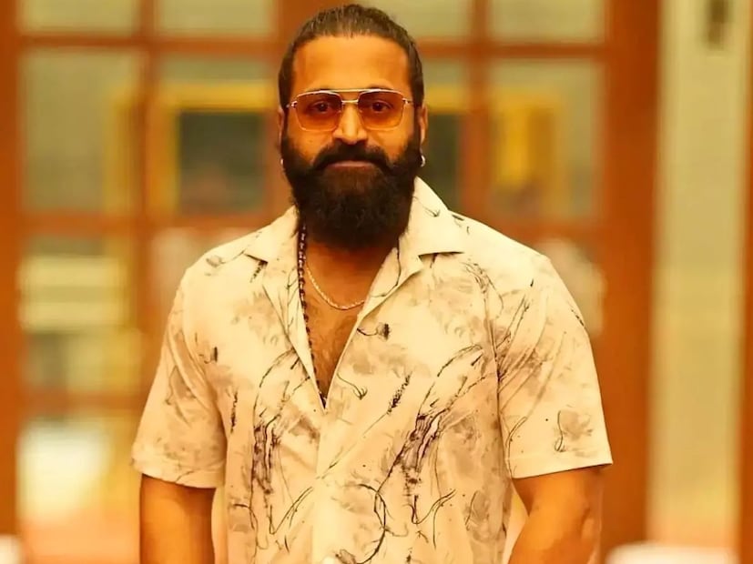  അടുത്തിടെ കാന്താര സിനിമയുടെ പ്രൊമോഷൻ വേളയിൽ ഒരുകാലത്ത് താൻ മുംബൈ നഗരത്തിൽ വട പാവ് ഭക്ഷിച്ച് നടന്നിരുന്ന വിവരം അദ്ദേഹം പങ്കുവച്ചു. ഇന്ന് ഇങ്ങനെയൊരു വേദിയിൽ എത്തപ്പെടും അന്ന് തെല്ലും നിനച്ചില്ല ഋഷഭ് ഷെട്ടി. ദൈവത്തെ പോലെ താൻ കരുതുന്ന സിനിമയാണ് തന്നെ ഇവിടെ വരെ എത്തിച്ചത് എന്ന് ഋഷഭ് ഷെട്ടി. 2012ലെ ചിത്രമായ 'തുഗ്ലക്' ആണ് ഷെട്ടിയുടെ അരങ്ങേറ്റ ചിത്രം. എന്നിരുന്നാലും 'ഉളിടവരു കണ്ടന്തേ' എന്ന 2014 ചിത്രമാണ് ഋഷഭ് ഷെട്ടിയുടെ കരിയർ തിരുത്തിക്കുറിച്ചത്‌